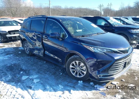 2021 Toyota Sienna Xle z USA, uszkodzony, nr VIN 5TDYRKEC7MS049285
